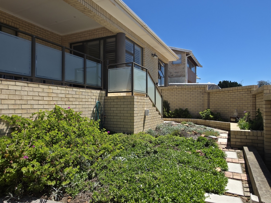 3 Bedroom Property for Sale in Wavecrest Eastern Cape
